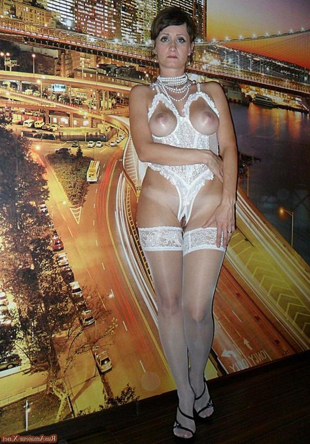 Mature woman with very sexy body and big tits 32 photo