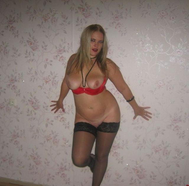 Shameless and mature mother undressed 27 photo