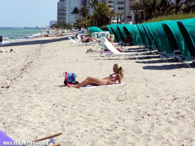 Seduced Latin slut on the beach and fucked her at home 1 photo