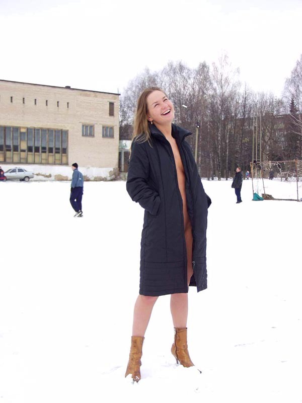 Football cheerleader stripped at the playground in the winter 5 photo