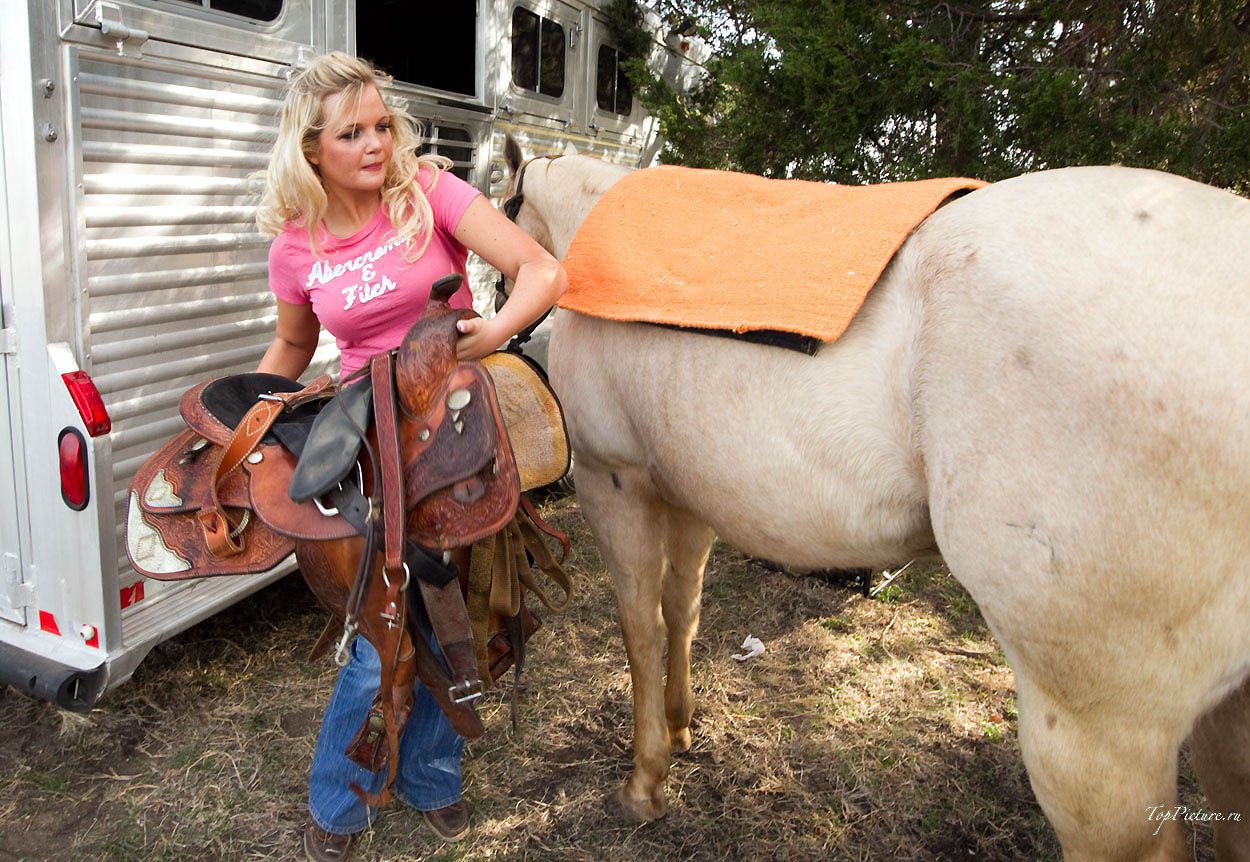 Showy photo beauties with Miss Rodeo 11 photo